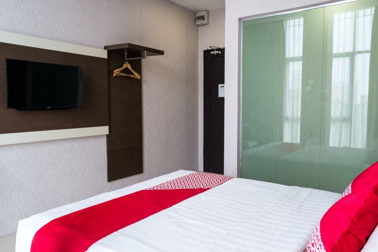 Oyo 676 Osaka Hotel 2*